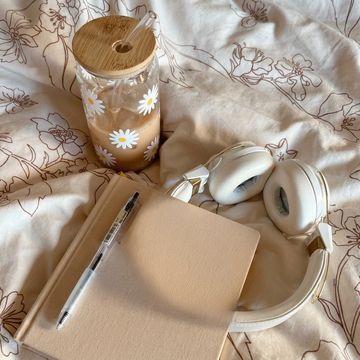 Дрібнички для дому і побуту