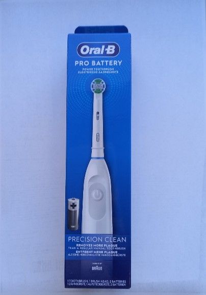 Електрична зубна щітка Oral-B біла 3750 фото