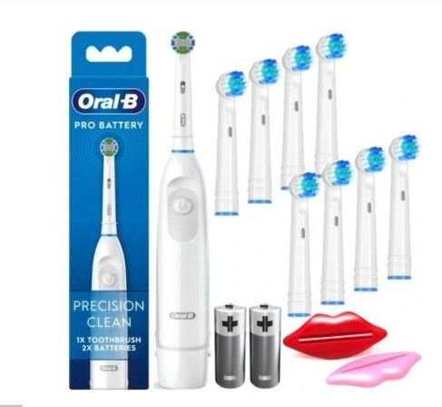 Электрическая зубная щетка Oral-B белая 3750 фото