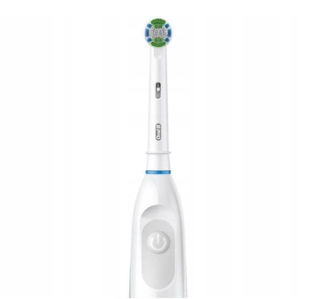 Электрическая зубная щетка Oral-B белая 3750 фото