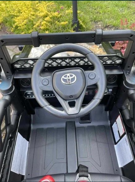 Внедорожник на аккумуляторе Toyota FJ Cruiser 4x4 с пультом управления Toyota FJ фото